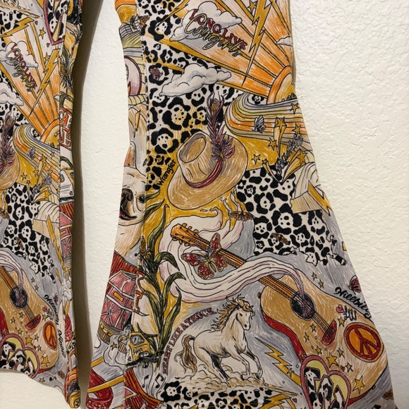 Lainey Wilson X Wrangler Bellbottom Jeans - Picture 5 of 7